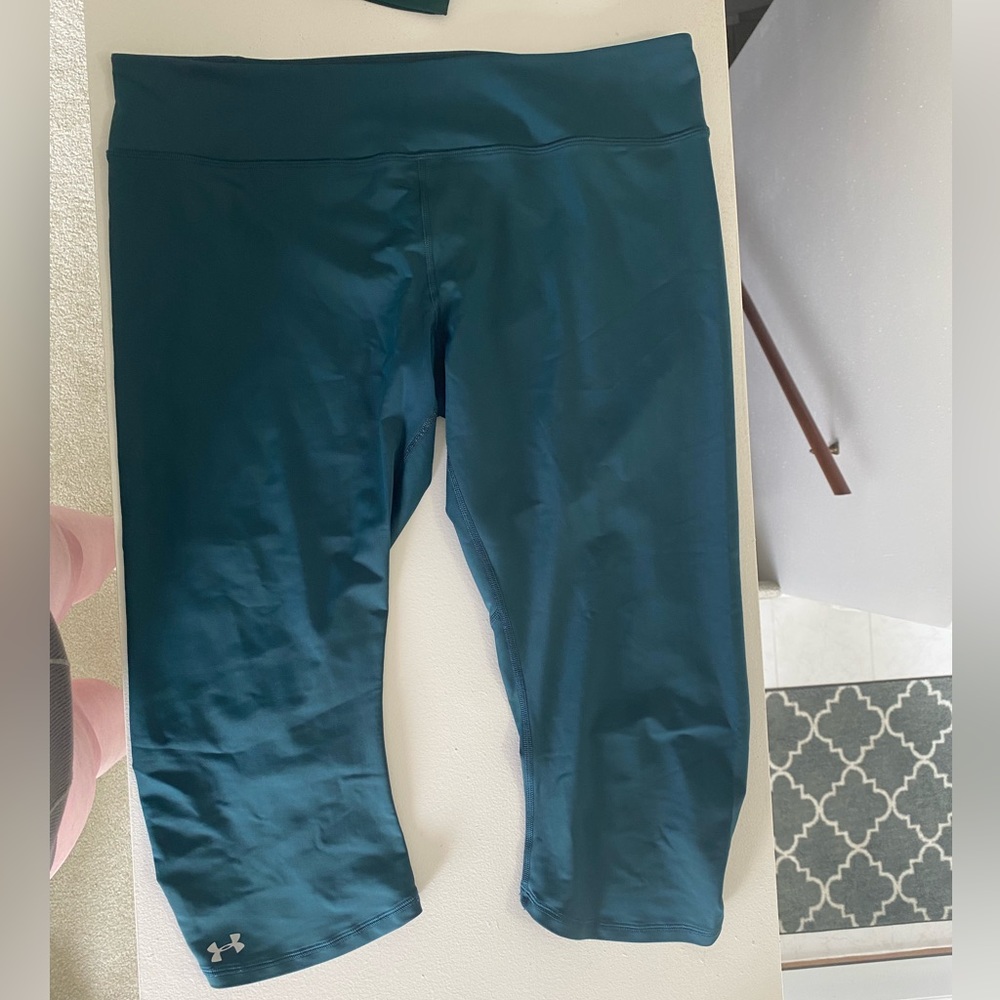 Under Armor size XL like new crops